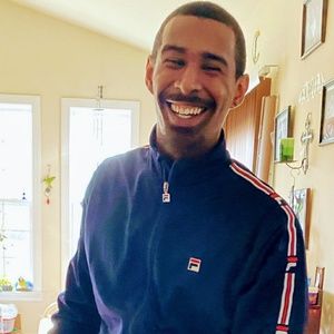 Meet your Posher, Carlos